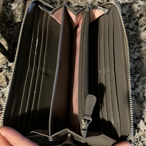 Coach - Picture 4 of 11